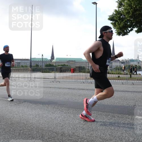 29.06.2025 - hella hamburg halbmarathon Lena Gebhardt http://msf.ph/oto/8270135 29.06.2025 09:44:50 Lombardsbrücke 13838, 1065, 1827, 2021, 2879, 3075, 3201, 3845, 3968, 4678, 5269, 5344, 5367, 6619, 7349, 8473, 8731, 10106, 10156, 10790, 10848, 11169, 11877, 12287, 12337, 12369, 12900, 13779, 13838, 13956, 14164, 14828, 15268, 15576, 15583, 15655, 15880, 16118, 16377, 16508, 16736, 17258, 17354, 18567, 18699, 19114 meine-sportfotos.de