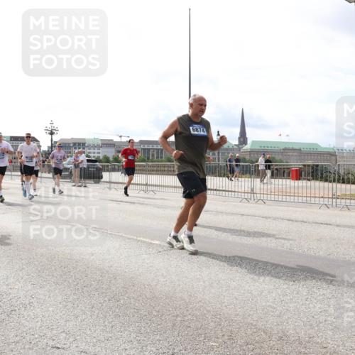 29.06.2025 - hella hamburg halbmarathon Lena Gebhardt http://msf.ph/oto/8270152 29.06.2025 10:19:56 Lombardsbrücke 6322, 6874, 1110, 1115, 1145, 1154, 1534, 1708, 2064, 2357, 2405, 2441, 2918, 2993, 2995, 3278, 3446, 3678, 4108, 4110, 4170, 4539, 4562, 4570, 4585, 4737, 4739, 4979, 5035, 5123, 5251, 5397, 5449, 5556, 5659, 5849, 5878, 6444, 6796, 6797, 6872, 6874, 6939, 7137, 7248, 7249, 7519, 7744, 7808, 7836, 7917, 8146, 8387, 8427, 8537, 8738, 9196, 10349, 10540, 10550, 10594, 10622, 10701, 11028, 11036 meine-sportfotos.de