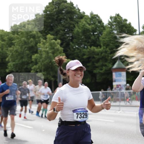 29.06.2025 - hella hamburg halbmarathon Jannik Wohlers http://msf.ph/oto/8270178 29.06.2025 10:33:50 Lombardsbrücke 1672, 2265, 2464, 2496, 2510, 2511, 2526, 2801, 2933, 3145, 3829, 3848, 4824, 4826, 5609, 6105, 6574, 7324, 7329, 8277, 8349, 8965, 10360, 10564, 11432, 11668, 12165, 12330, 12896, 13437, 13485, 13747, 14047, 14058, 14854, 14855, 14918, 14919, 15793, 15845, 15983, 16115, 16578, 17105, 17650, 17789, 17953, 18044 meine-sportfotos.de