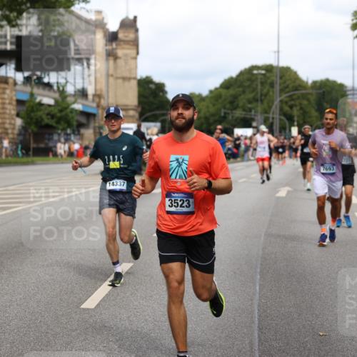 29.06.2025 - hella hamburg halbmarathon Yannick Fuchs http://msf.ph/oto/8270189 29.06.2025 10:36:56 20KM 1209, 1256, 1312, 1700, 1903, 2233, 3523, 4235, 4823, 5436, 5682, 6639, 6721, 6770, 7035, 7363, 7448, 7693, 7734, 7765, 7865, 9833, 10216, 10469, 12098, 13446, 13483, 13709, 13725, 14811, 15095, 15175, 15270, 15301, 16281, 16295, 16507, 16626, 16660, 17000, 17016, 17177, 17363, 17637, 17864, 18330, 18559, 18632, 18920 meine-sportfotos.de