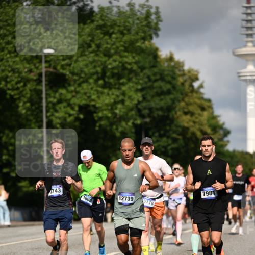 29.06.2025 - hella hamburg halbmarathon Dr. Thomas Lammeyer http://msf.ph/oto/8270207 29.06.2025 09:52:37 Kennedybrücke 1042, 1571, 1600, 2044, 2707, 2797, 2849, 3014, 5050, 5124, 6037, 6047, 6771, 7109, 7310, 7482, 7981, 9640, 9643, 9686, 10369, 10451, 10877, 11106, 11177, 11423 meine-sportfotos.de