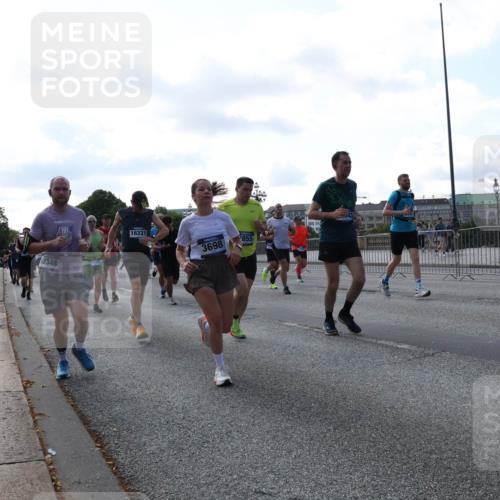 29.06.2025 - hella hamburg halbmarathon Lena Gebhardt http://msf.ph/oto/8270282 29.06.2025 09:57:26 Lombardsbrücke 12348, 18331, 3698, 855, 1030, 1086, 1193, 1327, 1381, 1422, 1442, 1537, 1657, 1783, 2025, 2119, 2252, 2444, 2488, 2595, 2814, 2839, 2855, 2869, 3048, 3093, 3096, 3103, 3575, 3698, 3791, 3999, 4261, 4299, 4379, 4558, 4726, 4770, 4986, 5008, 5013, 5018, 5021, 5024, 5319, 5633, 5744, 5820, 5907, 6125, 6374, 6720, 6762, 6795, 6942, 7177, 7221, 7259, 7397, 7594, 7742, 7918, 7930, 7932, 7973, 8112, 8313, 8651, 8813, 8930, 9060, 9316, 10191 meine-sportfotos.de