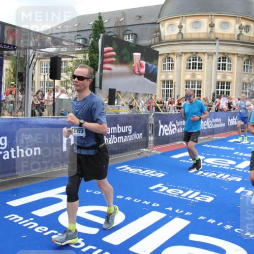 29.06.2025 - hella hamburg halbmarathon Michael Strokosch http://msf.ph/oto/8270296 29.06.2025 10:53:08 Ziel 2208, 3059, 3258, 3334, 4121, 7509, 7864, 8587, 9093, 9537, 12155, 12367, 12910, 14323, 18590, 19208 meine-sportfotos.de