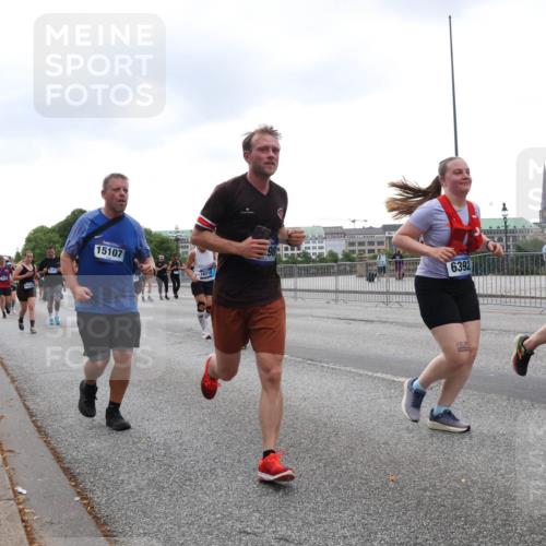 29.06.2025 - hella hamburg halbmarathon Lena Gebhardt http://msf.ph/oto/8270318 29.06.2025 10:46:19 Lombardsbrücke 1004, 1100, 1421, 1426, 1429, 1465, 1532, 1555, 1608, 1837, 1867, 1868, 2398, 2423, 2500, 2697, 2773, 2813, 2951, 2954, 3410, 3469, 4104, 4119, 4223, 4355, 4448, 4572, 4604, 5697, 5703, 5769, 5770, 5854, 5892, 6068, 6124, 6161, 6333, 6392, 7303, 7356, 7364, 7368, 7374, 7605, 7767, 7894, 7960, 7983, 8047, 8551, 8700, 9120, 9121, 9129, 9337, 9426, 9445, 9691, 10153, 10230, 10511, 11358, 11361, 11876, 11910, 12298, 12333, 12507, 12522, 13969, 14261, 15852, 16882 meine-sportfotos.de