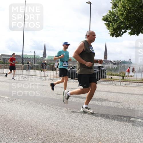 29.06.2025 - hella hamburg halbmarathon Lena Gebhardt http://msf.ph/oto/8270340 29.06.2025 10:19:57 Lombardsbrücke 16016, 1110, 1115, 1145, 1154, 1534, 2064, 2357, 2405, 2441, 2918, 2993, 2995, 3278, 3446, 3678, 4108, 4110, 4170, 4539, 4562, 4570, 4585, 4737, 4739, 4979, 5035, 5123, 5251, 5397, 5556, 5659, 5811, 5812, 5849, 5878, 6444, 6796, 6797, 6872, 6874, 6939, 7137, 7248, 7249, 7519, 7744, 7808, 7836, 7917, 8146, 8387, 8427, 8537, 8738, 9196, 9735, 10349, 10540, 10550, 10594, 10622, 10701, 11028, 11036 meine-sportfotos.de