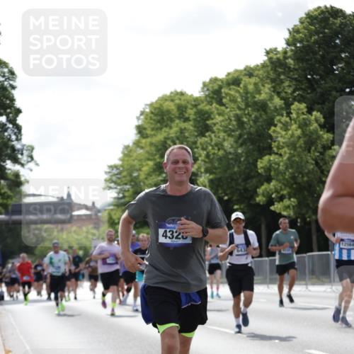 29.06.2025 - hella hamburg halbmarathon Jannik Wohlers http://msf.ph/oto/8270344 29.06.2025 10:01:25 Lombardsbrücke 1184, 1329, 1464, 1653, 1729, 1881, 1940, 2806, 2957, 3039, 4286, 4328, 4663, 5602, 5603, 5742, 6327, 6438, 6595, 8578, 8926, 9230, 10882, 10915, 11771, 11808, 12564, 12734, 12736, 12781, 14026, 14175, 14176, 14375, 14471, 15093, 16424, 16426, 16540, 16909, 17017, 17136, 17503, 17670, 17810, 17951, 17952, 18232, 18555, 18855, 18954, 19159 meine-sportfotos.de