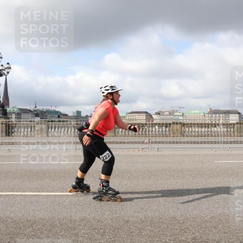 29.06.2025 - hella hamburg halbmarathon Lena Gebhardt http://msf.ph/oto/8270394 29.06.2025 09:04:49 Lombardsbrücke  meine-sportfotos.de