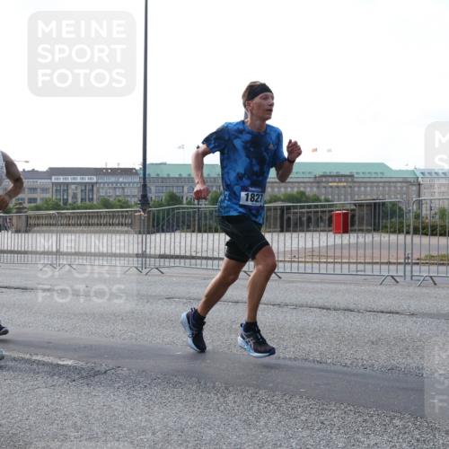 29.06.2025 - hella hamburg halbmarathon Lena Gebhardt http://msf.ph/oto/8270399 29.06.2025 09:44:52 Lombardsbrücke 16508, 1827, 1065, 1827, 2021, 2879, 3075, 3201, 3845, 3968, 4678, 5269, 5367, 6619, 7349, 8473, 8731, 10106, 10156, 10848, 11169, 11877, 12287, 12337, 12369, 12900, 13779, 13838, 13956, 14164, 14828, 15268, 15576, 15583, 15880, 16118, 16377, 16508, 16713, 16736, 17258, 17354, 17428, 18567, 18699, 19114 meine-sportfotos.de