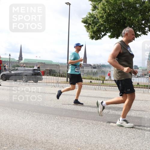 29.06.2025 - hella hamburg halbmarathon Lena Gebhardt http://msf.ph/oto/8270418 29.06.2025 10:19:57 Lombardsbrücke 17208, 16016, 1110, 1115, 1145, 1154, 1534, 2064, 2357, 2405, 2441, 2918, 2993, 2995, 3278, 3446, 3678, 4108, 4110, 4170, 4539, 4562, 4570, 4585, 4737, 4739, 4979, 5035, 5123, 5251, 5397, 5556, 5659, 5811, 5812, 5849, 5878, 6444, 6796, 6797, 6872, 6874, 6939, 7137, 7248, 7249, 7519, 7744, 7808, 7836, 7917, 8146, 8387, 8427, 8537, 8738, 9196, 9735, 10349, 10540, 10550, 10594, 10622, 10701, 11028, 11036 meine-sportfotos.de