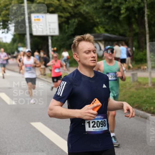 29.06.2025 - hella hamburg halbmarathon Yannick Fuchs http://msf.ph/oto/8270431 29.06.2025 10:36:57 20KM 1209, 1256, 1312, 1700, 1903, 2233, 3523, 4235, 4823, 5436, 5682, 6639, 6721, 6770, 7035, 7363, 7448, 7693, 7734, 7765, 7865, 9833, 10216, 10469, 11907, 12098, 13446, 13483, 13709, 13725, 14811, 15095, 15175, 15270, 15297, 15301, 16281, 16295, 16507, 16626, 16660, 16677, 17000, 17016, 17177, 17363, 17637, 17864, 18330, 18559, 18632, 18920 meine-sportfotos.de