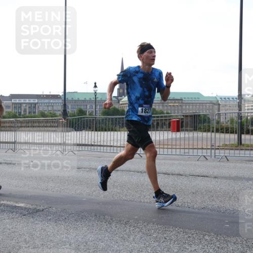 29.06.2025 - hella hamburg halbmarathon Lena Gebhardt http://msf.ph/oto/8270448 29.06.2025 09:44:52 Lombardsbrücke 16508, 1827, 1065, 1827, 2021, 2879, 3075, 3201, 3845, 3968, 4678, 5269, 5367, 6619, 7349, 8473, 8731, 10106, 10156, 10848, 11169, 11877, 12287, 12337, 12369, 12900, 13779, 13838, 13956, 14164, 14828, 15268, 15576, 15583, 15880, 16118, 16377, 16508, 16713, 16736, 17258, 17354, 17428, 18567, 18699, 19114 meine-sportfotos.de