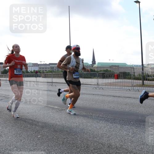29.06.2025 - hella hamburg halbmarathon Lena Gebhardt http://msf.ph/oto/8270478 29.06.2025 09:44:52 Lombardsbrücke 14164, 3201, 1650, 1065, 1827, 2021, 2879, 3075, 3201, 3845, 3968, 4678, 5269, 5367, 6619, 7349, 8473, 8731, 10106, 10156, 10848, 11169, 11877, 12287, 12337, 12369, 12900, 13779, 13838, 13956, 14164, 14828, 15268, 15576, 15583, 15880, 16118, 16377, 16508, 16713, 16736, 17258, 17354, 17428, 18567, 18699, 19114 meine-sportfotos.de