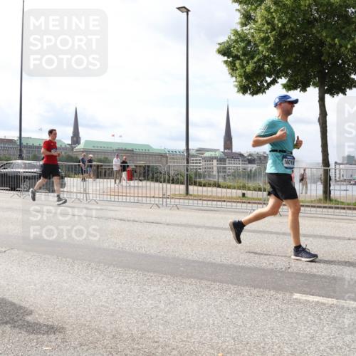 29.06.2025 - hella hamburg halbmarathon Lena Gebhardt http://msf.ph/oto/8270493 29.06.2025 10:19:57 Lombardsbrücke 16016, 1110, 1115, 1145, 1154, 1534, 2064, 2357, 2405, 2441, 2918, 2993, 2995, 3278, 3446, 3678, 4108, 4110, 4170, 4539, 4562, 4570, 4585, 4737, 4739, 4979, 5035, 5123, 5251, 5397, 5556, 5659, 5811, 5812, 5849, 5878, 6444, 6796, 6797, 6872, 6874, 6939, 7137, 7248, 7249, 7519, 7744, 7808, 7836, 7917, 8146, 8387, 8427, 8537, 8738, 9196, 9735, 10349, 10540, 10550, 10594, 10622, 10701, 11028, 11036 meine-sportfotos.de