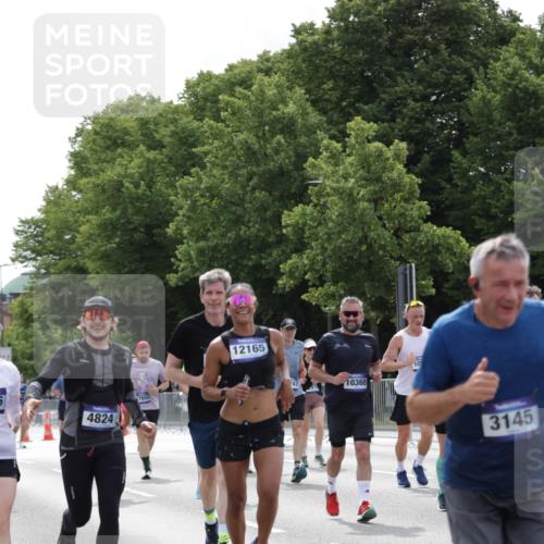 29.06.2025 - hella hamburg halbmarathon Jannik Wohlers http://msf.ph/oto/8270544 29.06.2025 10:33:52 Lombardsbrücke 1672, 2265, 2412, 2464, 2496, 2510, 2511, 2801, 2933, 3145, 3829, 3848, 4824, 4826, 5609, 6105, 6574, 7324, 7329, 8277, 8349, 8965, 10360, 10564, 11432, 11668, 11872, 12165, 12896, 13437, 13485, 13747, 13957, 14047, 14058, 14854, 14855, 14918, 14919, 15793, 15983, 16115, 16578, 16919, 17105, 17230, 17650, 17789, 17953, 18044 meine-sportfotos.de