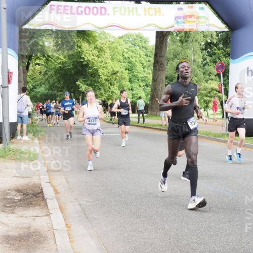 29.06.2025 - hella hamburg halbmarathon MichiJ http://msf.ph/oto/8270552 29.06.2025 10:31:14 Zwischen KM18-KM19 1353, 2233, 2653, 3116, 3697, 4229, 7448, 7635, 7734, 7765, 9364, 10216, 11907, 12327, 14210, 15233, 15301, 15921, 16626, 17363, 17733, 17864, 17911, 18274, 18449, 18632, 18659, 18920, 18987, 19090 meine-sportfotos.de
