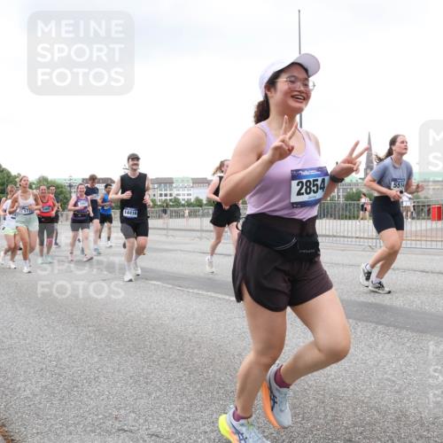 29.06.2025 - hella hamburg halbmarathon Lena Gebhardt http://msf.ph/oto/8270556 29.06.2025 10:54:19 Lombardsbrücke 3467, 1263, 14416, 2854, 5514, 1017, 1263, 1687, 1744, 1762, 1779, 1789, 1822, 1949, 2244, 2372, 2532, 2586, 2600, 2761, 2854, 3079, 3187, 3188, 3249, 3364, 3465, 3467, 3557, 3761, 3795, 3857, 4323, 4685, 4720, 4838, 4971, 5157, 5185, 5216, 5309, 5514, 5804, 5817, 5898, 5933, 5964, 5993, 6023, 6192, 6279, 6468, 6583, 6987, 6988, 7498, 7614, 7670, 7874, 7946, 7986, 8801, 8803, 8867, 8924, 9130, 9138, 9203, 9503, 9572, 10207, 11354, 11390, 11785, 12930 meine-sportfotos.de