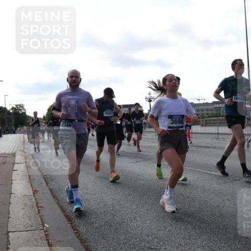 29.06.2025 - hella hamburg halbmarathon Lena Gebhardt http://msf.ph/oto/8270557 29.06.2025 09:57:27 Lombardsbrücke 14881, 12348, 18331, 3698, 16043, 6942, 1030, 1086, 1193, 1327, 1381, 1422, 1442, 1537, 1657, 1783, 2025, 2119, 2252, 2444, 2488, 2595, 2814, 2839, 2855, 2869, 3048, 3093, 3096, 3103, 3575, 3698, 3791, 3999, 4261, 4299, 4379, 4558, 4726, 4770, 4986, 5008, 5013, 5018, 5021, 5024, 5032, 5319, 5633, 5744, 5820, 5907, 6125, 6374, 6720, 6762, 6795, 6942, 7177, 7221, 7259, 7397, 7594, 7742, 7918, 7930, 7932, 7973, 8112, 8313, 8651, 8813, 8930, 9060, 9316, 10191 meine-sportfotos.de