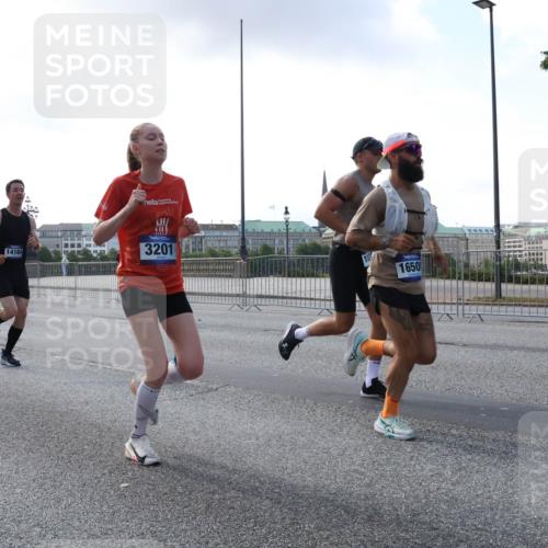29.06.2025 - hella hamburg halbmarathon Lena Gebhardt http://msf.ph/oto/8270565 29.06.2025 09:44:53 Lombardsbrücke 14164, 3201, 1650, 1065, 1827, 2021, 2879, 3075, 3201, 3845, 3968, 4678, 5269, 5367, 6619, 7349, 8473, 8731, 10106, 10156, 10486, 10848, 11169, 11877, 12287, 12337, 12369, 12900, 13779, 13838, 13956, 14140, 14164, 15268, 15576, 15583, 15880, 15883, 16118, 16377, 16508, 16713, 16736, 17258, 17354, 17428, 18567, 18699, 19114 meine-sportfotos.de