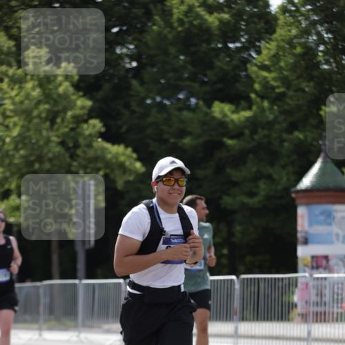 29.06.2025 - hella hamburg halbmarathon Jannik Wohlers http://msf.ph/oto/8270593 29.06.2025 10:01:27 Lombardsbrücke 1184, 1364, 1464, 1653, 1729, 1881, 1940, 2806, 2957, 3039, 4286, 4328, 5602, 5603, 5742, 6327, 6438, 6595, 7189, 8578, 9230, 10177, 10882, 10915, 11771, 11808, 12564, 12734, 12736, 12781, 14026, 14175, 14176, 14471, 16424, 16426, 16540, 16770, 16909, 17017, 17136, 17503, 17670, 17810, 17951, 17952, 18555, 18855, 19159 meine-sportfotos.de