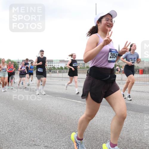 29.06.2025 - hella hamburg halbmarathon Lena Gebhardt http://msf.ph/oto/8270598 29.06.2025 10:54:19 Lombardsbrücke 3465, 1263, 177, 14416, 11493, 10207, 2854, 5514, 1017, 1263, 1687, 1744, 1762, 1779, 1789, 1822, 1949, 2244, 2372, 2532, 2586, 2600, 2761, 2854, 3079, 3187, 3188, 3249, 3364, 3465, 3467, 3557, 3761, 3795, 3857, 4323, 4685, 4720, 4838, 4971, 5157, 5185, 5216, 5309, 5514, 5804, 5817, 5898, 5933, 5964, 5993, 6023, 6192, 6279, 6468, 6583, 6987, 6988, 7498, 7614, 7670, 7874, 7946, 7986, 8801, 8803, 8867, 8924, 9130, 9138, 9203, 9503, 9572, 10207, 11354, 11390, 11785, 12930 meine-sportfotos.de