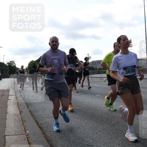 29.06.2025 - hella hamburg halbmarathon Lena Gebhardt http://msf.ph/oto/8270619 29.06.2025 09:57:27 Lombardsbrücke 8331, 12348, 3698, 1030, 1086, 1193, 1327, 1381, 1422, 1442, 1537, 1657, 1783, 2025, 2119, 2252, 2444, 2488, 2595, 2814, 2839, 2855, 2869, 3048, 3093, 3096, 3103, 3575, 3698, 3791, 3999, 4261, 4299, 4379, 4558, 4726, 4770, 4986, 5008, 5013, 5018, 5021, 5024, 5032, 5319, 5633, 5744, 5820, 5907, 6125, 6374, 6720, 6762, 6795, 6942, 7177, 7221, 7259, 7397, 7594, 7742, 7918, 7930, 7932, 7973, 8112, 8313, 8651, 8813, 8930, 9060, 9316, 10191 meine-sportfotos.de