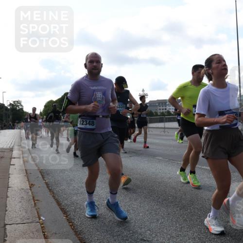 29.06.2025 - hella hamburg halbmarathon Lena Gebhardt http://msf.ph/oto/8270673 29.06.2025 09:57:27 Lombardsbrücke 12348, 331, 04, 1030, 1086, 1193, 1327, 1381, 1422, 1442, 1537, 1657, 1783, 2025, 2119, 2252, 2444, 2488, 2595, 2814, 2839, 2855, 2869, 3048, 3093, 3096, 3103, 3575, 3698, 3791, 3999, 4261, 4299, 4379, 4558, 4726, 4770, 4986, 5008, 5013, 5018, 5021, 5024, 5032, 5319, 5633, 5744, 5820, 5907, 6125, 6374, 6720, 6762, 6795, 6942, 7177, 7221, 7259, 7397, 7594, 7742, 7918, 7930, 7932, 7973, 8112, 8313, 8651, 8813, 8930, 9060, 9316, 10191 meine-sportfotos.de