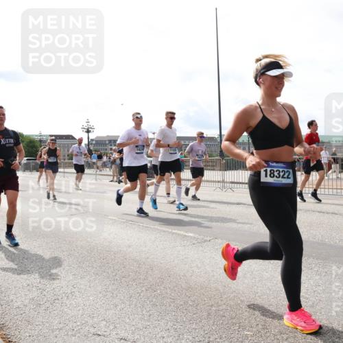 29.06.2025 - hella hamburg halbmarathon Lena Gebhardt http://msf.ph/oto/8270685 29.06.2025 10:19:58 Lombardsbrücke 7137, 1624, 11006, 18322, 1110, 1115, 1145, 1154, 1534, 2064, 2357, 2405, 2441, 2918, 2993, 2995, 3278, 3446, 3678, 4108, 4110, 4170, 4539, 4562, 4570, 4585, 4614, 4737, 4739, 4979, 5035, 5123, 5251, 5397, 5556, 5659, 5811, 5812, 5849, 5878, 6444, 6796, 6797, 6872, 6874, 6939, 7137, 7248, 7249, 7519, 7739, 7744, 7808, 7836, 7917, 8146, 8387, 8427, 8462, 8738, 9196, 9735, 10349, 10540, 10550, 10594, 10622, 10701, 11028, 11036 meine-sportfotos.de