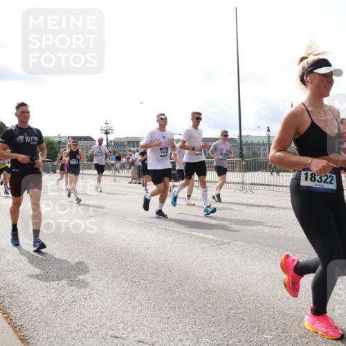 29.06.2025 - hella hamburg halbmarathon Lena Gebhardt http://msf.ph/oto/8270729 29.06.2025 10:19:58 Lombardsbrücke 17853, 7137, 16240, 18322, 1110, 1115, 1145, 1154, 1534, 2064, 2357, 2405, 2441, 2918, 2993, 2995, 3278, 3446, 3678, 4108, 4110, 4170, 4539, 4562, 4570, 4585, 4614, 4737, 4739, 4979, 5035, 5123, 5251, 5397, 5556, 5659, 5811, 5812, 5849, 5878, 6444, 6796, 6797, 6872, 6874, 6939, 7137, 7248, 7249, 7519, 7739, 7744, 7808, 7836, 7917, 8146, 8387, 8427, 8462, 8738, 9196, 9735, 10349, 10540, 10550, 10594, 10622, 10701, 11028, 11036 meine-sportfotos.de