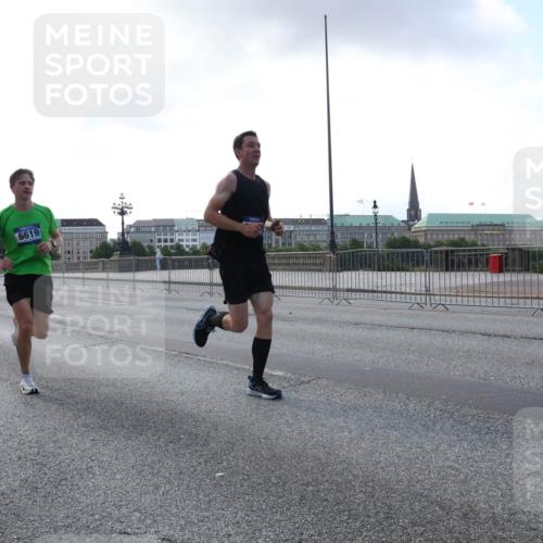 29.06.2025 - hella hamburg halbmarathon Lena Gebhardt http://msf.ph/oto/8270749 29.06.2025 09:44:53 Lombardsbrücke 6619, 1065, 1827, 2021, 2879, 3075, 3201, 3845, 3968, 4678, 5269, 5367, 6619, 7349, 8473, 8731, 10106, 10156, 10486, 10848, 11169, 11877, 12287, 12337, 12369, 12900, 13779, 13838, 13956, 14140, 14164, 15268, 15576, 15583, 15880, 15883, 16118, 16377, 16508, 16713, 16736, 17258, 17354, 17428, 18567, 18699, 19114 meine-sportfotos.de