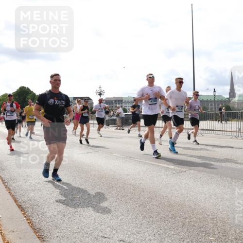 29.06.2025 - hella hamburg halbmarathon Lena Gebhardt http://msf.ph/oto/8270762 29.06.2025 10:19:58 Lombardsbrücke 7137, 16240, 11036, 1110, 1115, 1145, 1154, 1534, 2064, 2357, 2405, 2441, 2918, 2993, 2995, 3278, 3446, 3678, 4108, 4110, 4170, 4539, 4562, 4570, 4585, 4614, 4737, 4739, 4979, 5035, 5123, 5251, 5397, 5556, 5659, 5811, 5812, 5849, 5878, 6444, 6796, 6797, 6872, 6874, 6939, 7137, 7248, 7249, 7519, 7739, 7744, 7808, 7836, 7917, 8146, 8387, 8427, 8462, 8738, 9196, 9735, 10349, 10540, 10550, 10594, 10622, 10701, 11028, 11036 meine-sportfotos.de