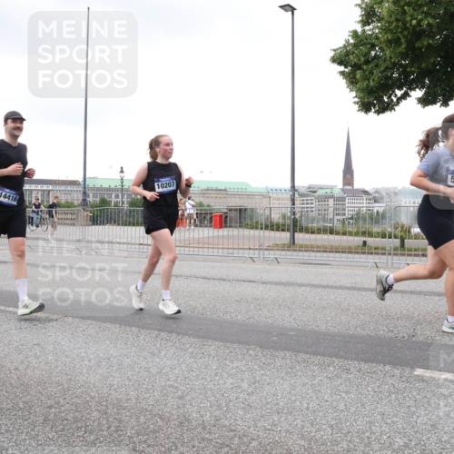 29.06.2025 - hella hamburg halbmarathon Lena Gebhardt http://msf.ph/oto/8270774 29.06.2025 10:54:20 Lombardsbrücke 3467, 14416, 10207, 5514, 1017, 1263, 1687, 1744, 1762, 1779, 1789, 1822, 1949, 2244, 2372, 2532, 2586, 2600, 2761, 2854, 3079, 3187, 3188, 3249, 3364, 3465, 3467, 3557, 3761, 3795, 3857, 4323, 4685, 4720, 4838, 4971, 5157, 5185, 5216, 5309, 5514, 5804, 5817, 5898, 5933, 5964, 5993, 6023, 6192, 6279, 6468, 6583, 6987, 6988, 7498, 7614, 7670, 7874, 7946, 7986, 8801, 8803, 8867, 8924, 9130, 9138, 9203, 9503, 9572, 10207, 11354, 11390, 11567, 11569, 11785, 12930 meine-sportfotos.de