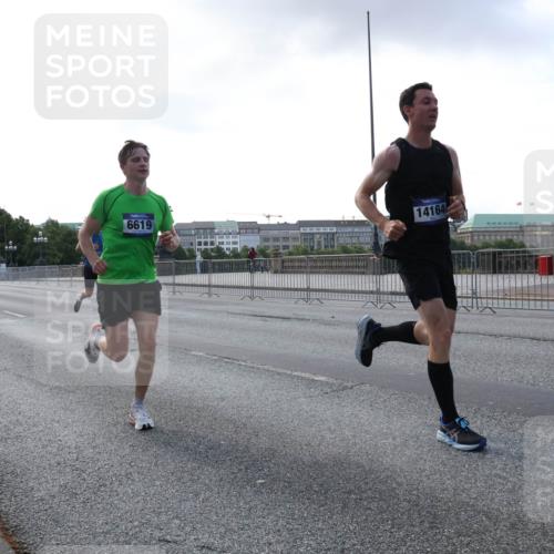 29.06.2025 - hella hamburg halbmarathon Lena Gebhardt http://msf.ph/oto/8270783 29.06.2025 09:44:54 Lombardsbrücke 6619, 14164, 1065, 1827, 2021, 2746, 2879, 3075, 3201, 3845, 3968, 4678, 5269, 5367, 6619, 7349, 8473, 8731, 10106, 10156, 10486, 10848, 11169, 11877, 12287, 12337, 12369, 12595, 12900, 13779, 13838, 13956, 14140, 14164, 15268, 15576, 15583, 15880, 15883, 16118, 16377, 16508, 16713, 16736, 16818, 17354, 17428, 18567, 18699, 19114 meine-sportfotos.de