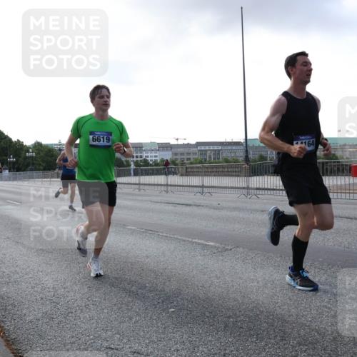 29.06.2025 - hella hamburg halbmarathon Lena Gebhardt http://msf.ph/oto/8270812 29.06.2025 09:44:54 Lombardsbrücke 6619, 4164, 1065, 1827, 2021, 2746, 2879, 3075, 3201, 3845, 3968, 4678, 5269, 5367, 6619, 7349, 8473, 8731, 10106, 10156, 10486, 10848, 11169, 11877, 12287, 12337, 12369, 12595, 12900, 13779, 13838, 13956, 14140, 14164, 15268, 15576, 15583, 15880, 15883, 16118, 16377, 16508, 16713, 16736, 16818, 17354, 17428, 18567, 18699, 19114 meine-sportfotos.de