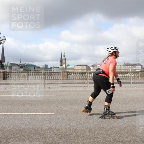 29.06.2025 - hella hamburg halbmarathon Lena Gebhardt http://msf.ph/oto/8270839 29.06.2025 09:04:49 Lombardsbrücke  meine-sportfotos.de