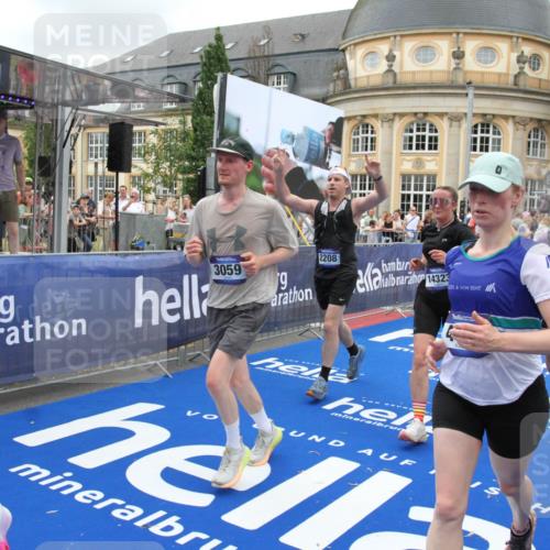 29.06.2025 - hella hamburg halbmarathon Michael Strokosch http://msf.ph/oto/8270851 29.06.2025 10:53:11 Ziel 2111, 2208, 3059, 3258, 4121, 7864, 8587, 9537, 14323, 16986, 19208 meine-sportfotos.de