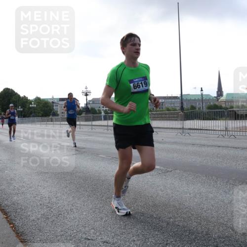 29.06.2025 - hella hamburg halbmarathon Lena Gebhardt http://msf.ph/oto/8270930 29.06.2025 09:44:54 Lombardsbrücke 6619, 1065, 1827, 2021, 2746, 2879, 3075, 3201, 3845, 3968, 4678, 5269, 5367, 6619, 7349, 8473, 8731, 10106, 10156, 10486, 10848, 11169, 11877, 12287, 12337, 12369, 12595, 12900, 13779, 13838, 13956, 14140, 14164, 15268, 15576, 15583, 15880, 15883, 16118, 16377, 16508, 16713, 16736, 16818, 17354, 17428, 18567, 18699, 19114 meine-sportfotos.de