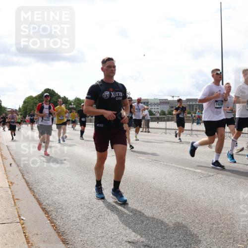 29.06.2025 - hella hamburg halbmarathon Lena Gebhardt http://msf.ph/oto/8270949 29.06.2025 10:19:59 Lombardsbrücke 17853, 10622, 16240, 11036, 1661, 1110, 1115, 1145, 1154, 1534, 2064, 2357, 2405, 2441, 2918, 2995, 3278, 3446, 3678, 3842, 4108, 4110, 4170, 4539, 4562, 4570, 4585, 4614, 4737, 4739, 4979, 5035, 5123, 5251, 5397, 5556, 5659, 5811, 5812, 5849, 5878, 6444, 6796, 6797, 6872, 6874, 7137, 7248, 7249, 7519, 7739, 7744, 7808, 7836, 7917, 8146, 8387, 8427, 8462, 8738, 9196, 9735, 10349, 10540, 10550, 10594, 10595, 10622, 10701, 11028, 11036 meine-sportfotos.de