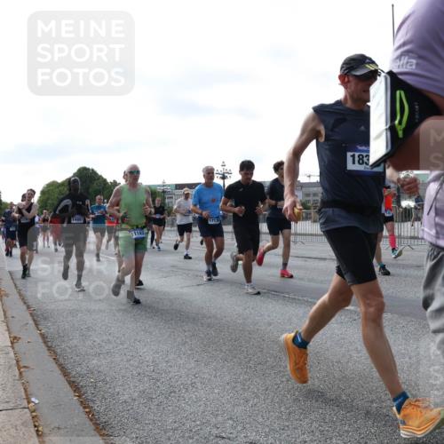 29.06.2025 - hella hamburg halbmarathon Lena Gebhardt http://msf.ph/oto/8270956 29.06.2025 09:57:28 Lombardsbrücke 14881, 11143, 17173, 183, 12348, 1030, 1086, 1094, 1193, 1327, 1381, 1422, 1442, 1537, 1657, 1783, 2025, 2119, 2252, 2444, 2488, 2595, 2814, 2839, 2855, 2869, 3048, 3093, 3096, 3103, 3575, 3698, 3791, 3999, 4261, 4299, 4379, 4558, 4726, 4770, 4986, 5008, 5013, 5018, 5021, 5024, 5032, 5319, 5633, 5744, 5820, 5907, 6125, 6374, 6720, 6762, 6795, 6942, 7134, 7177, 7221, 7259, 7397, 7594, 7742, 7918, 7930, 7932, 7973, 8313, 8651, 8930, 9060, 9316, 10191 meine-sportfotos.de