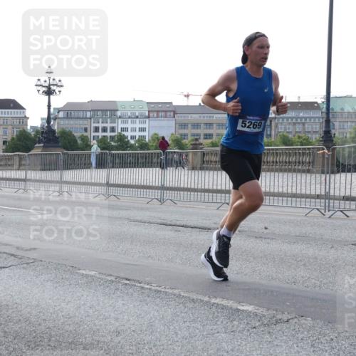 29.06.2025 - hella hamburg halbmarathon Lena Gebhardt http://msf.ph/oto/8270980 29.06.2025 09:44:56 Lombardsbrücke 5269, 1065, 1827, 2021, 2746, 3075, 3201, 3845, 3968, 4678, 5269, 5367, 6619, 6781, 7349, 8473, 8731, 10156, 10486, 10848, 11169, 11877, 12287, 12337, 12369, 12595, 12900, 13779, 13838, 13956, 14140, 14164, 15268, 15576, 15583, 15880, 15883, 16377, 16508, 16713, 16736, 16818, 17354, 17428, 18567, 18699, 19114 meine-sportfotos.de