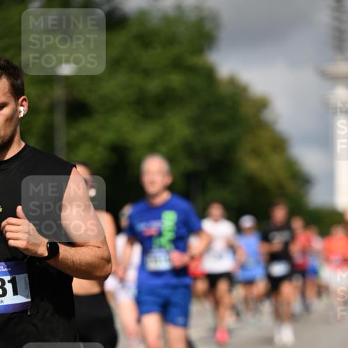 29.06.2025 - hella hamburg halbmarathon Dr. Thomas Lammeyer http://msf.ph/oto/8270993 29.06.2025 09:52:40 Kennedybrücke 1600, 1603, 2044, 2707, 2745, 2797, 2849, 2980, 3014, 5050, 5124, 6037, 6047, 6771, 7109, 7310, 7482, 7981, 9640, 9686, 10369, 10451, 10877, 11106, 11177, 11423 meine-sportfotos.de