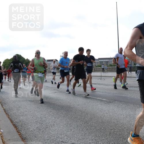 29.06.2025 - hella hamburg halbmarathon Lena Gebhardt http://msf.ph/oto/8271006 29.06.2025 09:57:28 Lombardsbrücke 14881, 13761, 17173, 11143, 10376, 1833, 1030, 1086, 1094, 1193, 1327, 1381, 1422, 1442, 1537, 1657, 1783, 2025, 2119, 2252, 2444, 2488, 2595, 2814, 2839, 2855, 2869, 3048, 3093, 3096, 3103, 3575, 3698, 3791, 3999, 4261, 4299, 4379, 4558, 4726, 4770, 4986, 5008, 5013, 5018, 5021, 5024, 5032, 5319, 5633, 5744, 5820, 5907, 6125, 6374, 6720, 6762, 6795, 6942, 7134, 7177, 7221, 7259, 7397, 7594, 7742, 7918, 7930, 7932, 7973, 8313, 8651, 8930, 9060, 9316, 10191 meine-sportfotos.de