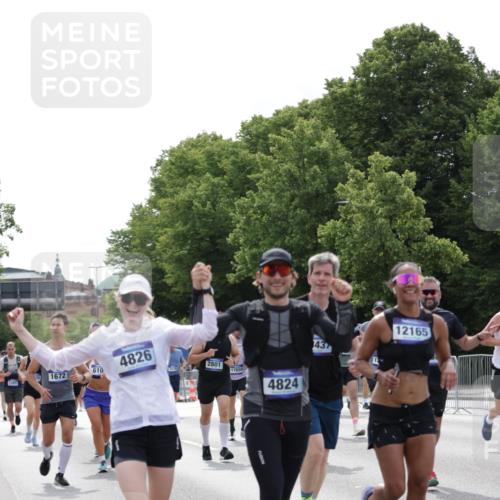29.06.2025 - hella hamburg halbmarathon Jannik Wohlers http://msf.ph/oto/8271012 29.06.2025 10:33:53 Lombardsbrücke 1672, 2265, 2412, 2464, 2496, 2510, 2511, 2801, 2933, 3145, 3829, 3848, 4824, 4826, 5609, 6105, 6571, 6574, 7324, 7329, 8349, 8965, 9379, 10360, 10564, 11432, 11668, 11872, 12165, 12896, 13437, 13747, 13957, 14047, 14058, 14854, 14855, 14918, 14919, 15793, 15983, 16115, 16578, 16919, 17105, 17230, 17650, 17789, 18044, 18941 meine-sportfotos.de