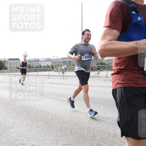 29.06.2025 - hella hamburg halbmarathon Lena Gebhardt http://msf.ph/oto/8271017 29.06.2025 10:11:22 Lombardsbrücke 1166, 1531, 1723, 1781, 1866, 2868, 3837, 4287, 5254, 5653, 7271, 7370, 8115, 8171, 8206, 8207, 8368, 8561, 8807, 8810, 9119, 10196, 10372, 11149, 11321, 11755, 12286, 12556, 12571, 12790, 12836, 13203, 13603, 13939, 14008, 14022, 14149, 14270, 15009, 15252, 15797, 15908, 16383, 17142, 17500, 17787, 18278, 18382, 19172, 19241 meine-sportfotos.de