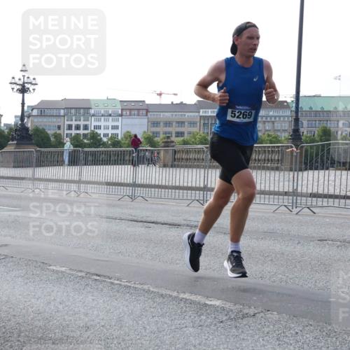 29.06.2025 - hella hamburg halbmarathon Lena Gebhardt http://msf.ph/oto/8271039 29.06.2025 09:44:56 Lombardsbrücke 5269, 1065, 1827, 2021, 2746, 3075, 3201, 3845, 3968, 4678, 5269, 5367, 6619, 6781, 7349, 8473, 8731, 10156, 10486, 10848, 11169, 11877, 12287, 12337, 12369, 12595, 12900, 13779, 13838, 13956, 14140, 14164, 15268, 15576, 15583, 15880, 15883, 16377, 16508, 16713, 16736, 16818, 17354, 17428, 18567, 18699, 19114 meine-sportfotos.de