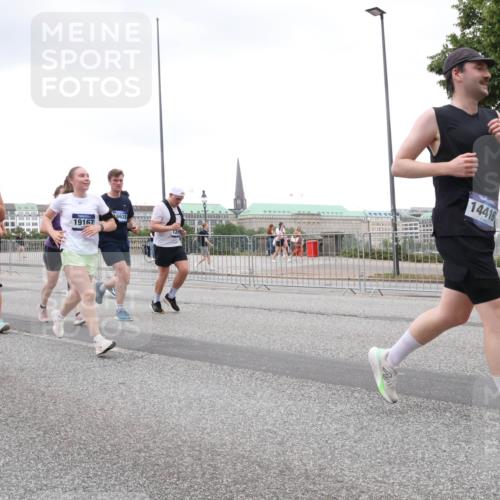 29.06.2025 - hella hamburg halbmarathon Lena Gebhardt http://msf.ph/oto/8271093 29.06.2025 10:54:21 Lombardsbrücke 1779, 6628, 263, 19167, 14416, 1017, 1263, 1744, 1762, 1779, 1789, 1822, 1949, 2244, 2372, 2532, 2586, 2600, 2761, 2854, 3079, 3187, 3188, 3249, 3364, 3465, 3467, 3557, 3761, 3795, 3857, 4323, 4685, 4720, 4838, 4971, 5157, 5185, 5216, 5309, 5514, 5804, 5817, 5898, 5933, 5964, 5993, 6023, 6192, 6279, 6468, 6583, 6987, 6988, 7498, 7670, 7874, 7946, 7986, 8801, 8803, 8867, 8924, 9130, 9138, 9203, 9503, 9572, 10207, 11354, 11390, 11567, 11569, 11785, 12930 meine-sportfotos.de