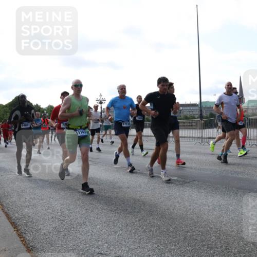 29.06.2025 - hella hamburg halbmarathon Lena Gebhardt http://msf.ph/oto/8271105 29.06.2025 09:57:28 Lombardsbrücke 3761, 14881, 72, 17172, 11143, 1030, 1086, 1094, 1193, 1327, 1381, 1422, 1442, 1537, 1657, 1783, 2025, 2119, 2252, 2444, 2488, 2595, 2814, 2839, 2855, 2869, 3048, 3093, 3096, 3103, 3575, 3698, 3791, 3999, 4261, 4299, 4379, 4558, 4726, 4770, 4986, 5008, 5013, 5018, 5021, 5024, 5032, 5319, 5633, 5744, 5820, 5907, 6125, 6374, 6720, 6762, 6795, 6942, 7134, 7177, 7221, 7259, 7397, 7594, 7742, 7918, 7930, 7932, 7973, 8313, 8651, 8930, 9060, 9316, 10191 meine-sportfotos.de
