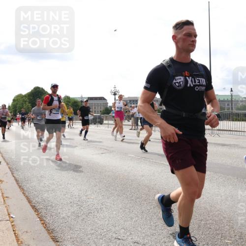 29.06.2025 - hella hamburg halbmarathon Lena Gebhardt http://msf.ph/oto/8271123 29.06.2025 10:20:00 Lombardsbrücke 1300, 17853, 1624, 1110, 1115, 1145, 1154, 1534, 2064, 2357, 2405, 2441, 2918, 3278, 3434, 3446, 3678, 3842, 4108, 4110, 4170, 4539, 4562, 4570, 4585, 4614, 4737, 4739, 4979, 5035, 5123, 5251, 5397, 5556, 5659, 5811, 5812, 5849, 5878, 6444, 6796, 6797, 6872, 6874, 7101, 7137, 7248, 7249, 7519, 7739, 7744, 7808, 7836, 7917, 8146, 8387, 8427, 8462, 8738, 9136, 9196, 9735, 10349, 10414, 10540, 10550, 10594, 10595, 10622, 10701, 10754, 11028, 11036 meine-sportfotos.de