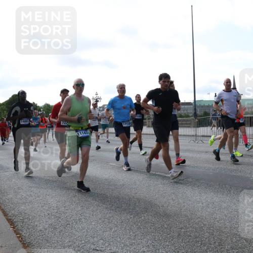 29.06.2025 - hella hamburg halbmarathon Lena Gebhardt http://msf.ph/oto/8271150 29.06.2025 09:57:28 Lombardsbrücke 13761, 14881, 11143, 1717, 15480, 0376, 1030, 1086, 1094, 1193, 1327, 1381, 1422, 1442, 1537, 1657, 1783, 2025, 2119, 2252, 2444, 2488, 2595, 2814, 2839, 2855, 2869, 3048, 3093, 3096, 3103, 3575, 3698, 3791, 3999, 4261, 4299, 4379, 4558, 4726, 4770, 4986, 5008, 5013, 5018, 5021, 5024, 5032, 5319, 5633, 5744, 5820, 5907, 6125, 6374, 6720, 6762, 6795, 6942, 7134, 7177, 7221, 7259, 7397, 7594, 7742, 7918, 7930, 7932, 7973, 8313, 8651, 8930, 9060, 9316, 10191 meine-sportfotos.de