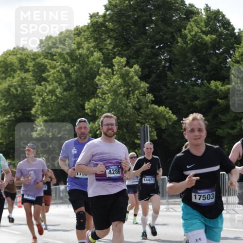 29.06.2025 - hella hamburg halbmarathon Jannik Wohlers http://msf.ph/oto/8271172 29.06.2025 10:01:30 Lombardsbrücke 1184, 1364, 1464, 1729, 1881, 1940, 2806, 4286, 4328, 5602, 5603, 5742, 6327, 6438, 6595, 7189, 9230, 9741, 10177, 10882, 11771, 11808, 12564, 12734, 12736, 12781, 14026, 14175, 14176, 14471, 14660, 14677, 16420, 16424, 16426, 16540, 16770, 17017, 17136, 17503, 17670, 17810, 17951, 17952, 18855, 19159 meine-sportfotos.de