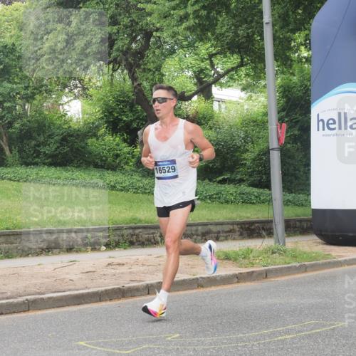 29.06.2025 - hella hamburg halbmarathon KatJ http://msf.ph/oto/8271180 29.06.2025 10:08:09 Zwischen KM18-KM19  meine-sportfotos.de